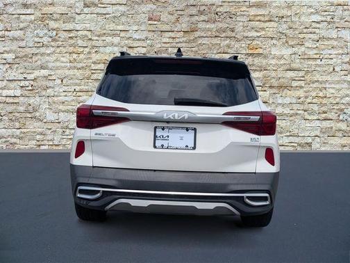 Clear White 2023 Kia Seltos S