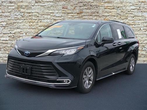 2023 Toyota Sienna XLE