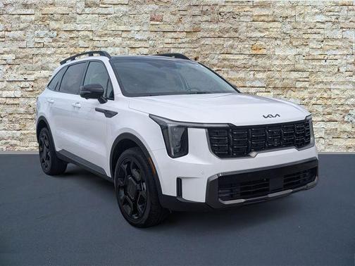White Pearl 2025 Kia Sorento SX