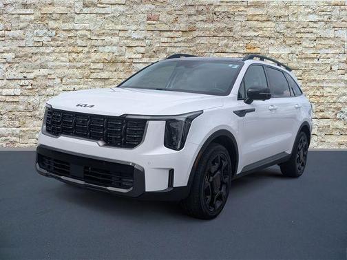 White Pearl 2025 Kia Sorento SX