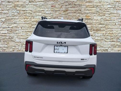 White Pearl 2025 Kia Sorento SX
