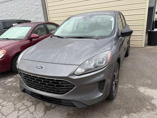 Gray Metallic 2022 Ford Escape SE
