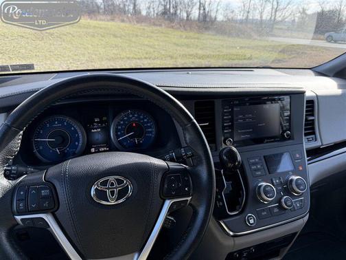 2019 Toyota Sienna XLE