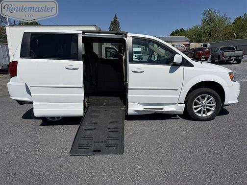 Bright White Clearcoat 2014 Dodge Grand Caravan SXT