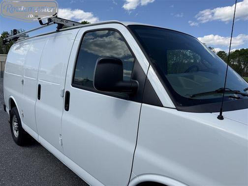 Summit White 2017 Chevrolet Express 2500 Work Van
