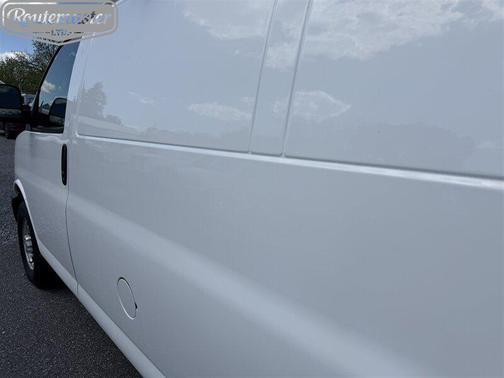 Summit White 2017 Chevrolet Express 2500 Work Van