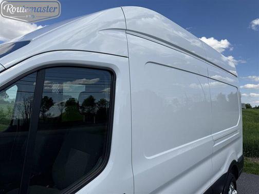 Oxford White 2022 Ford Transit-250 Base