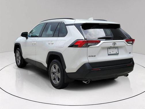 Ice 2024 Toyota RAV4 XLE