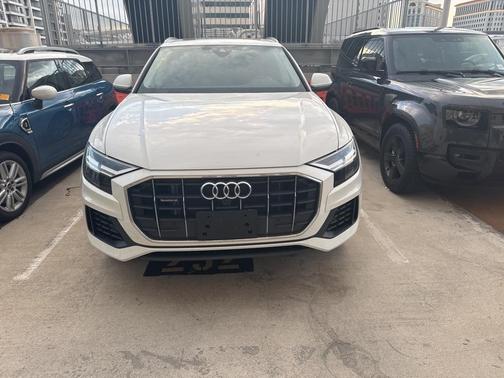 2022 Audi Q8 55 Premium