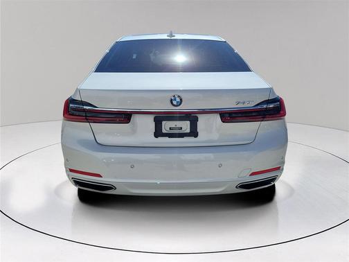 2021 BMW 740 i