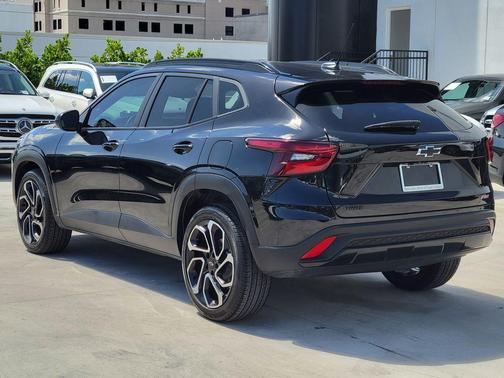 Black Metallic 2025 Chevrolet Trax 2RS