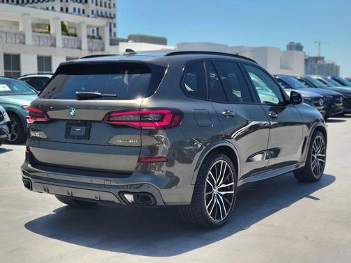 Manhattan Green Metallic 2023 BMW X5 sDrive40i
