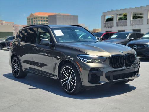 Manhattan Green Metallic 2023 BMW X5 sDrive40i