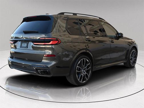 2024 BMW X7 M60i