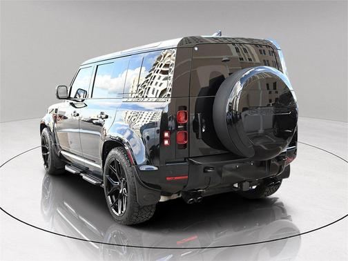 2025 Land Rover Defender P500 X-Dynamic SE