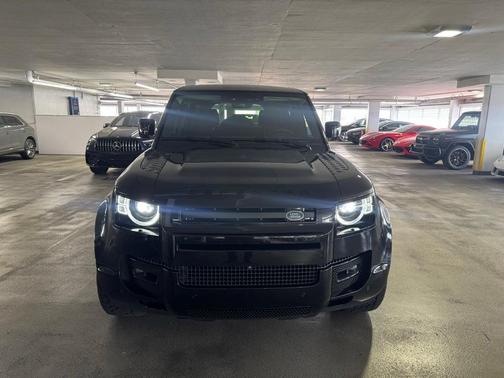 2025 Land Rover Defender P500 X-Dynamic SE