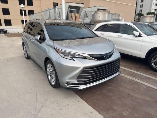 2022 Toyota Sienna Platinum 7 Passenger