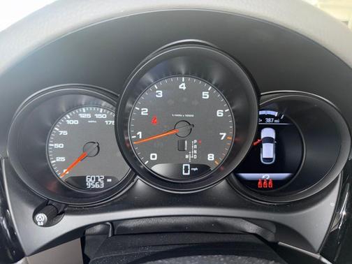 White 2020 Porsche Macan Base