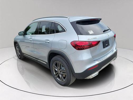 Cirrus Silver Metallic 2026 Mercedes-Benz GLA 250 Base