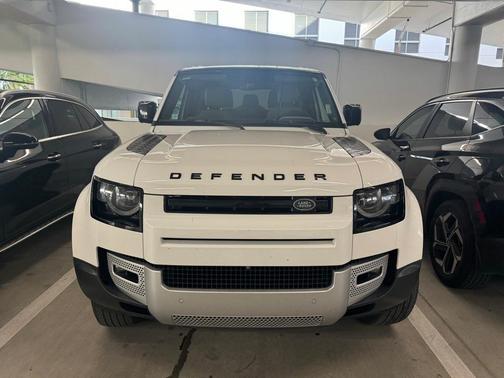 2023 Land Rover Defender SE