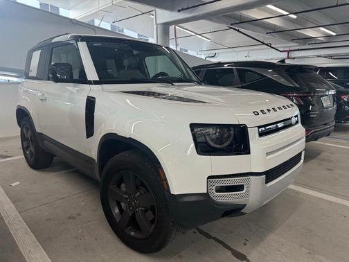 2023 Land Rover Defender SE