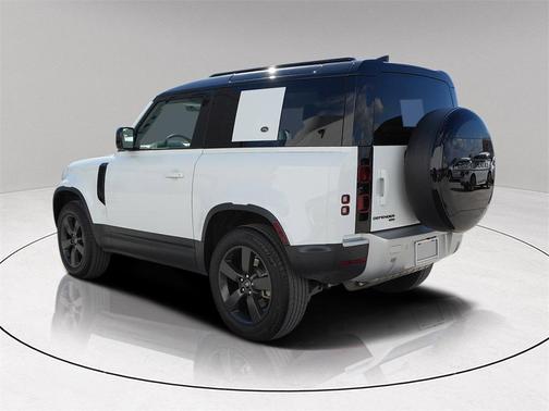 2023 Land Rover Defender SE