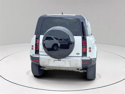 2023 Land Rover Defender SE