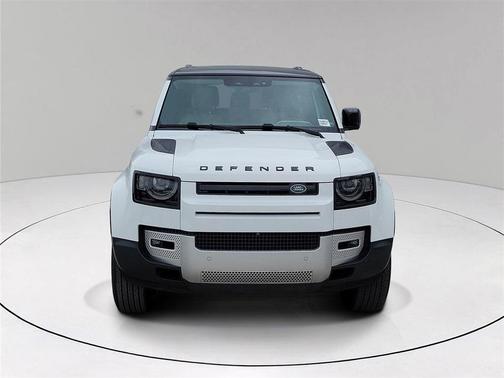 2023 Land Rover Defender SE