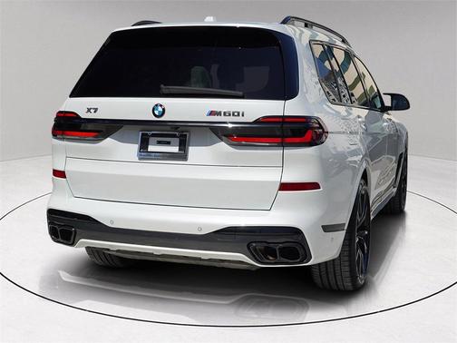 2025 BMW X7 M60i