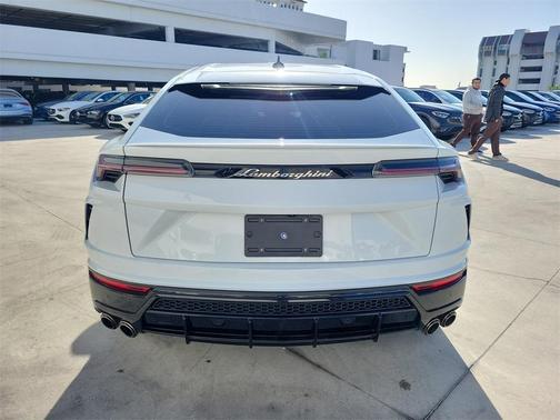2022 Lamborghini Urus Base
