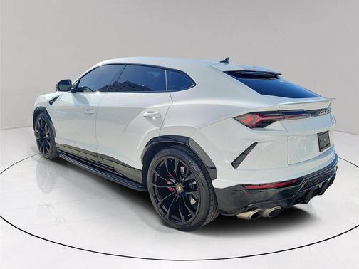 2022 Lamborghini Urus Base