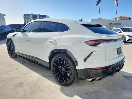 2022 Lamborghini Urus Base