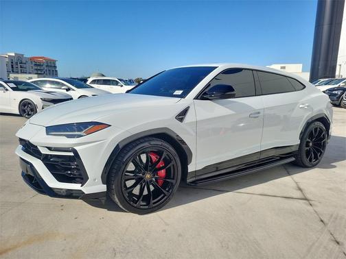 2022 Lamborghini Urus Base