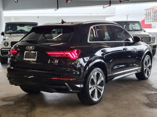 2021 Audi Q3 45 S line Premium