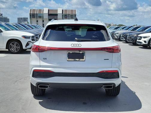 Glacier White Metallic 2025 Audi Q5 2.0T quattro Premium