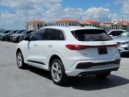 Glacier White Metallic 2025 Audi Q5 2.0T quattro Premium