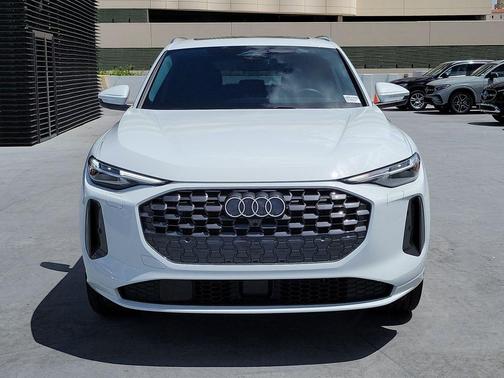 Glacier White Metallic 2025 Audi Q5 2.0T quattro Premium