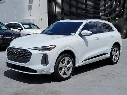 Glacier White Metallic 2025 Audi Q5 2.0T quattro Premium