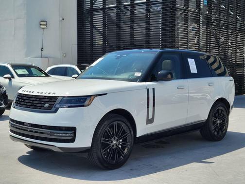 Fuji White 2025 Land Rover Range Rover P400 SE