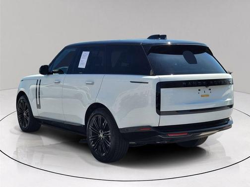 Fuji White 2025 Land Rover Range Rover P400 SE