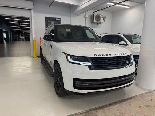 Fuji White 2025 Land Rover Range Rover P400 SE