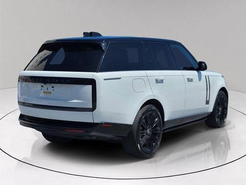 Fuji White 2025 Land Rover Range Rover P400 SE