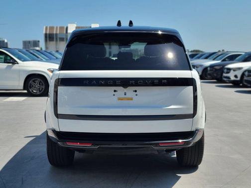 Fuji White 2025 Land Rover Range Rover P400 SE