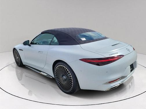 Moonlight White 2027 Mercedes-Benz Maybach SL 680 Monogram Series SL 680