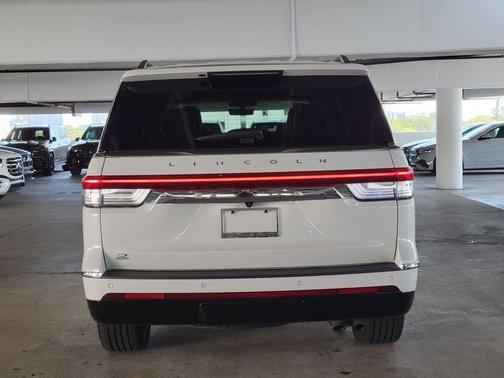 White Metallic 2022 Lincoln Navigator Reserve