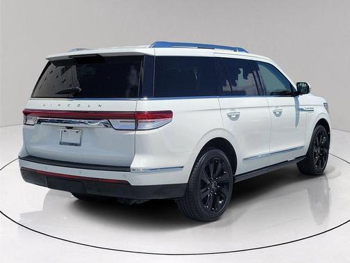 White Metallic 2022 Lincoln Navigator Reserve