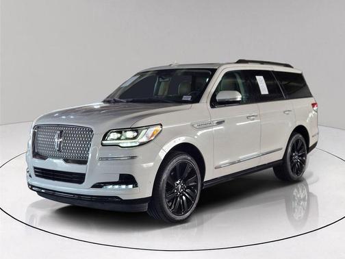 White Metallic 2022 Lincoln Navigator Reserve