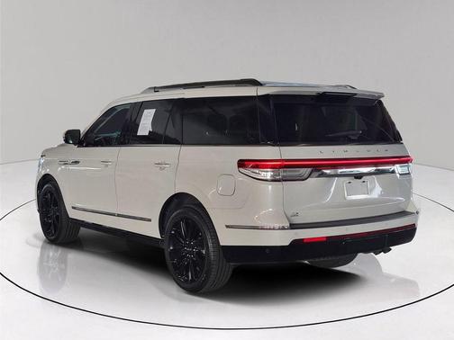 White Metallic 2022 Lincoln Navigator Reserve