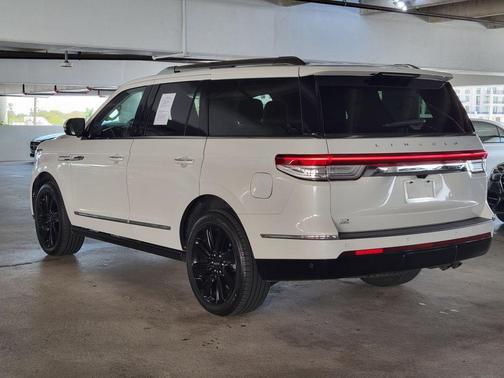 White Metallic 2022 Lincoln Navigator Reserve