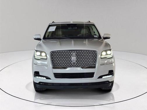 White Metallic 2022 Lincoln Navigator Reserve